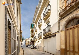 Flat in Íllora. Piso en el centro de íllora con ascensor, tres dormitorios, coch