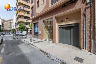Aparcament cotxe  Calle azhuma. Magnifica oportunidad de inversion  3 plazas de garaje  trastero