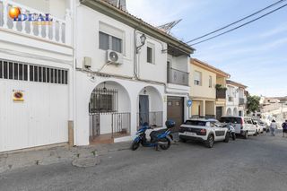 Casa adossada  Calle del pensamiento. Casa adosada de ensueño en el centro de la zubia