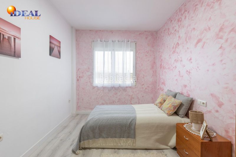 Foto b6a65c19-202b-445a-9a3d-8d949db1eef3. Casa adossada amb aparcament a Fuente Vaqueros