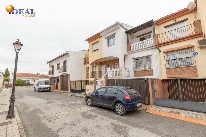 Foto d0922bd6-8da7-4114-b59a-3fb8cb546081. Casa adossada amb aparcament a Fuente Vaqueros