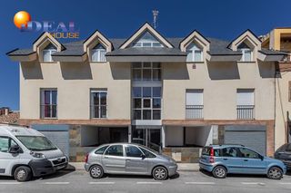 Appartamento in Barrio de la Vega. Semiático con terrazasolárium en barrio de monachil  garaje  tra