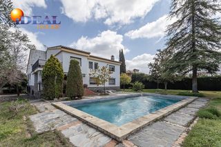 Casa  Calle geraneo. Chalet en ogijares