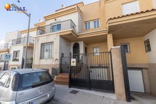 Maison jumelée  Diputacion 7. Precioso adosado en armilla con 4 dormitorios  para entrar a viv