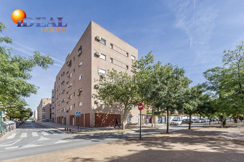 Foto dd6a3778-4521-42f0-bdc1-6e207bb8da35. Pis amb calefacció aparcament a Joaquina Eguaras Granada