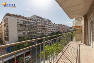 Flat  Calle jose recuerda. Piso con terraza y gran potencial junto a camino de ronda