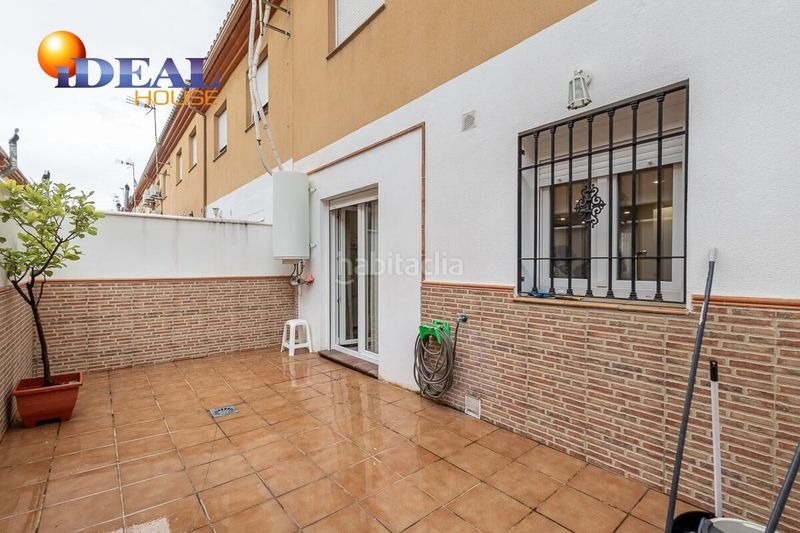 Foto 60c4ea52-e21a-4e9c-a3c6-0d5ea2a4529d. Casa adossada amb aparcament a Atarfe