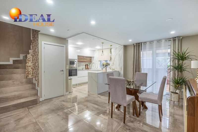 Foto b97bf9e9-b3ae-4a10-b238-1f1a0bd42d23. Casa adossada amb aparcament a Atarfe