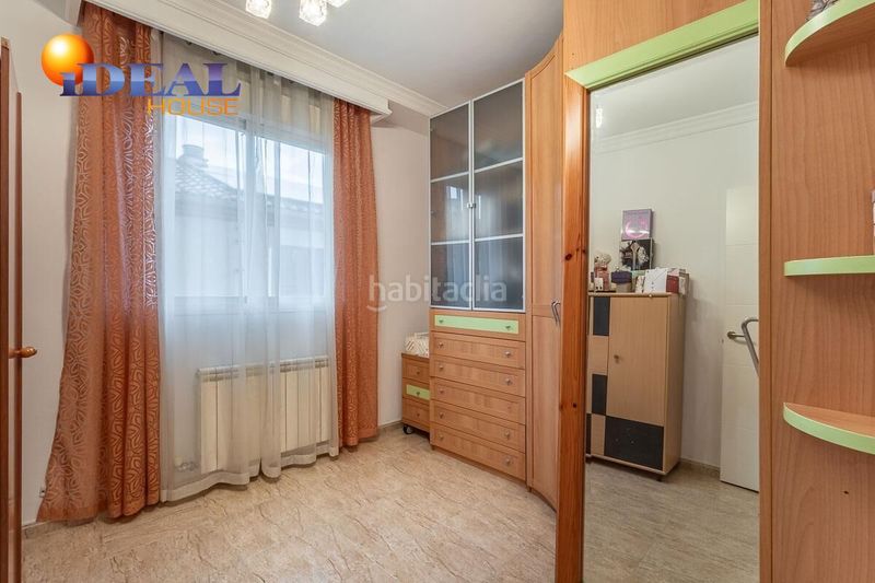 Foto c238dba3-a814-4f83-891e-6a53cab25c68. Casa adossada amb aparcament a Atarfe