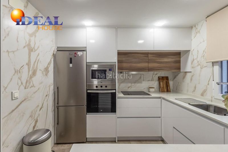 Foto c8f6c0c2-4a14-4f0c-af97-809fc3a03fef. Casa adossada amb aparcament a Atarfe