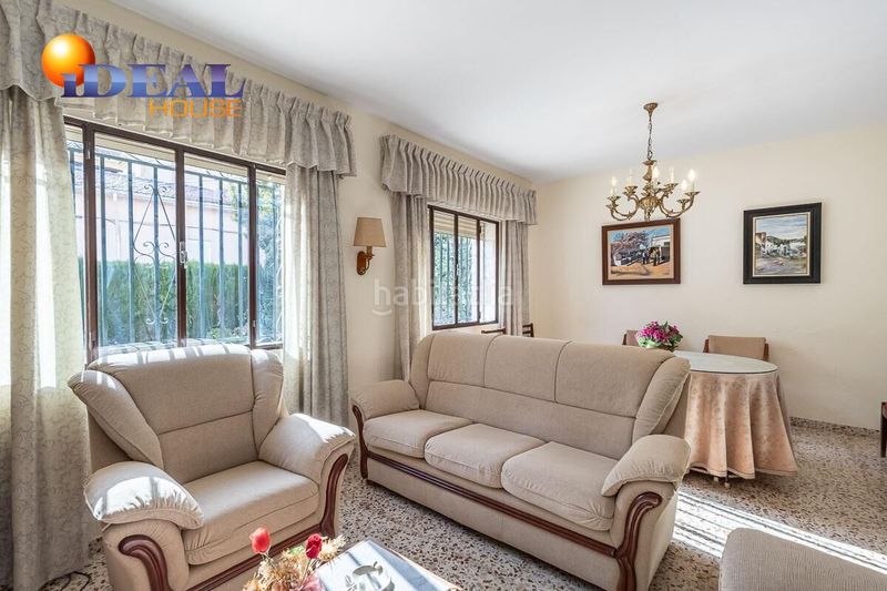 Foto a8cf524e-7b1b-48b3-9d3f-c4e75f2fafb4. Casa amb aparcament a Cájar