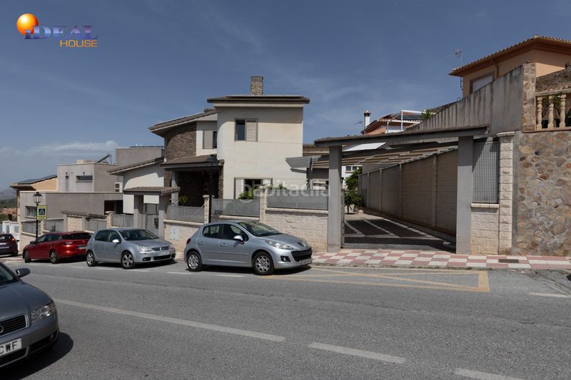 Foto f09e5060-8f23-4950-9b95-15fbce3fe906. Casa amb aparcament piscina a Alfacar