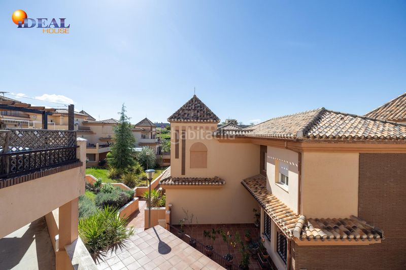 Foto 28ef6d82-d4dd-4839-a620-476c9306799d. Casa adosada en paseo pedro verde 2 ponemos a la venta esta preciosa casa en urbanizacion cerrada, con zonas comunes y piscina comunitaria. en Gabias (Las)