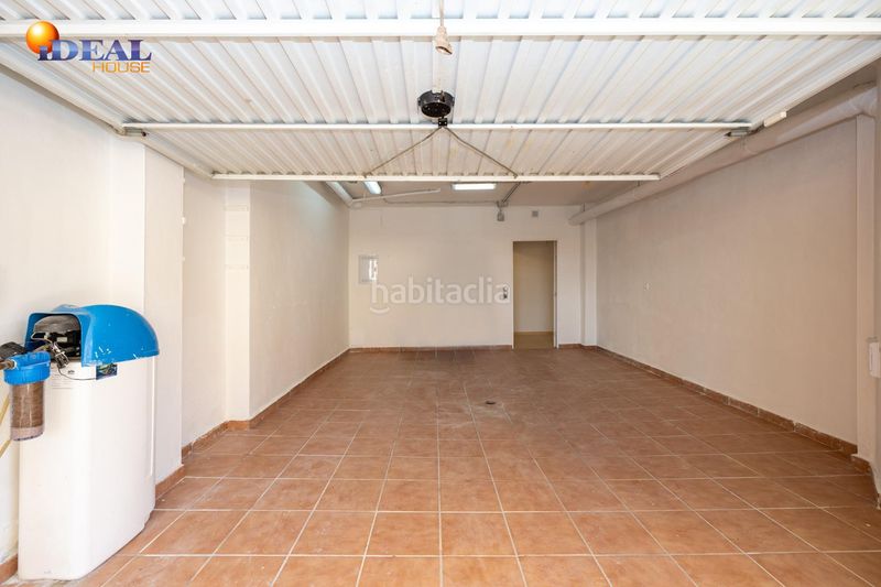 Foto 687a1914-069c-4242-b7d1-0b78254d986d. Casa adosada en paseo pedro verde 2 ponemos a la venta esta preciosa casa en urbanizacion cerrada, con zonas comunes y piscina comunitaria. en Gabias (Las)