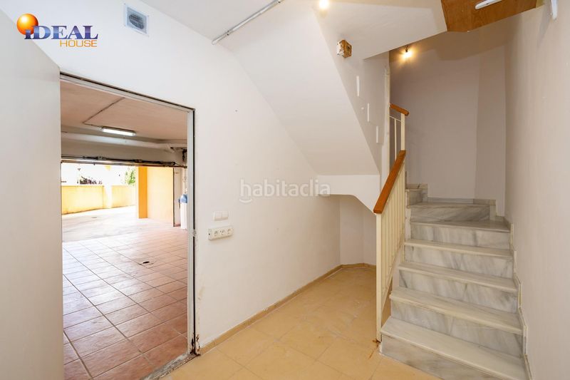 Foto 7b3e4726-dac5-495b-b1d0-5761f6e93a09. Casa adosada en paseo pedro verde 2 ponemos a la venta esta preciosa casa en urbanizacion cerrada, con zonas comunes y piscina comunitaria. en Gabias (Las)