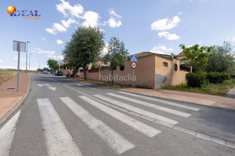 Foto 87dda622-1295-4b01-8c48-515cba0add96. Casa adosada en paseo pedro verde 2 ponemos a la venta esta preciosa casa en urbanizacion cerrada, con zonas comunes y piscina comunitaria. en Gabias (Las)