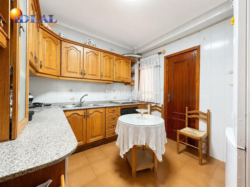 Foto b84d0331-5c99-4e58-bf1e-2a4522191e27. Casa amb calefacció aparcament a Baza