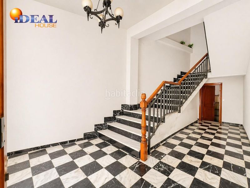 Foto f975c18a-fd1a-4d8c-b42c-ff6d372c5557. Casa amb calefacció aparcament a Baza