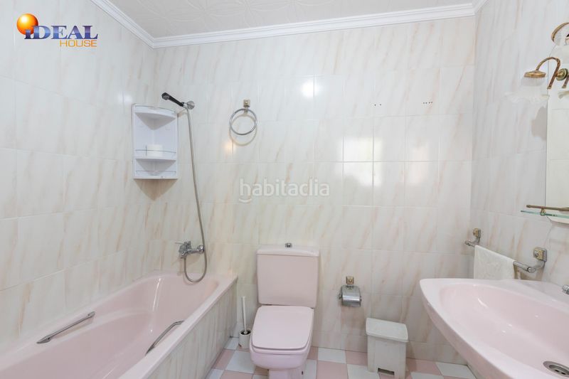Foto 1e2a730c-5bfb-4480-9a41-5aa62b6b3764. Casa amb aparcament a San Miguel Armilla