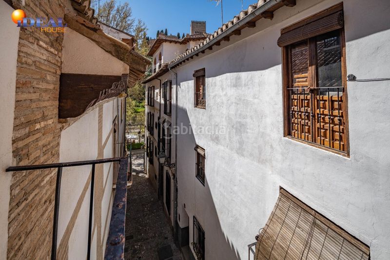 Foto 1d0b61f0-5eea-49e1-95c9-8f8aec77c1e0. Edificio en calle calle gumiel de san pedro 4 edificio morisco del siglo xvi en el paseo de los tristes con vistas a la alhambra en Granada