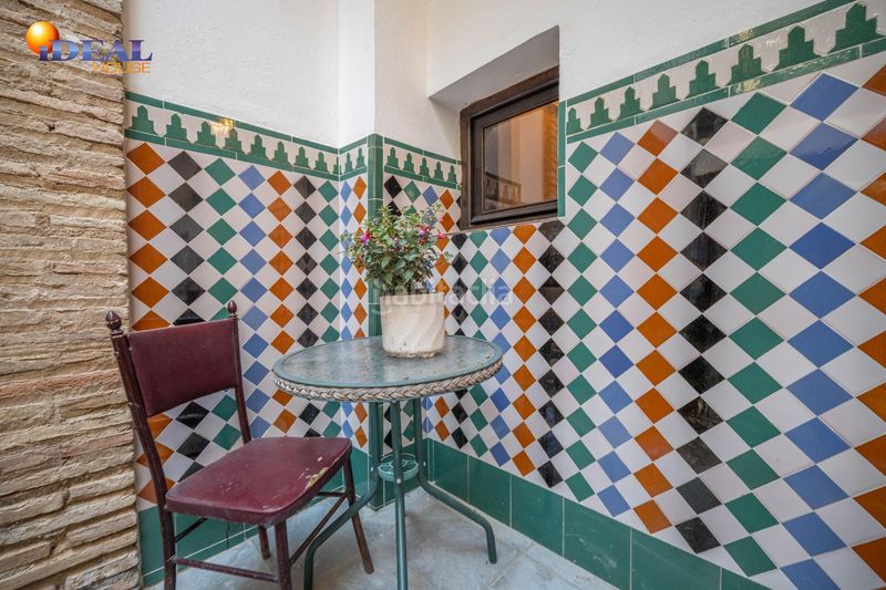 Foto 4bf08e52-32b2-44a8-889e-102b6c7dd304. Edificio en calle calle gumiel de san pedro 4 edificio morisco del siglo xvi en el paseo de los tristes con vistas a la alhambra en Granada