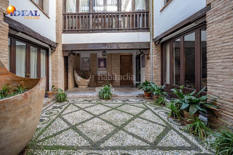 Foto 4e9c157a-43dd-4325-a175-795845875e3f. Edificio en calle calle gumiel de san pedro 4 edificio morisco del siglo xvi en el paseo de los tristes con vistas a la alhambra en Granada