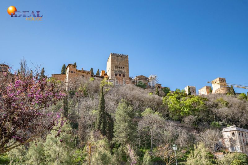 Foto 6d5a399a-b927-4e17-9edf-58e2775fd27a. Edificio en calle calle gumiel de san pedro 4 edificio morisco del siglo xvi en el paseo de los tristes con vistas a la alhambra en Granada