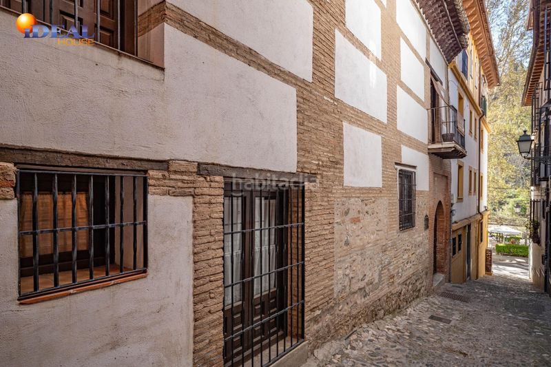 Foto 89ba47ec-c9d8-46bc-aeac-3a32309d7935. Edificio en calle calle gumiel de san pedro 4 edificio morisco del siglo xvi en el paseo de los tristes con vistas a la alhambra en Granada
