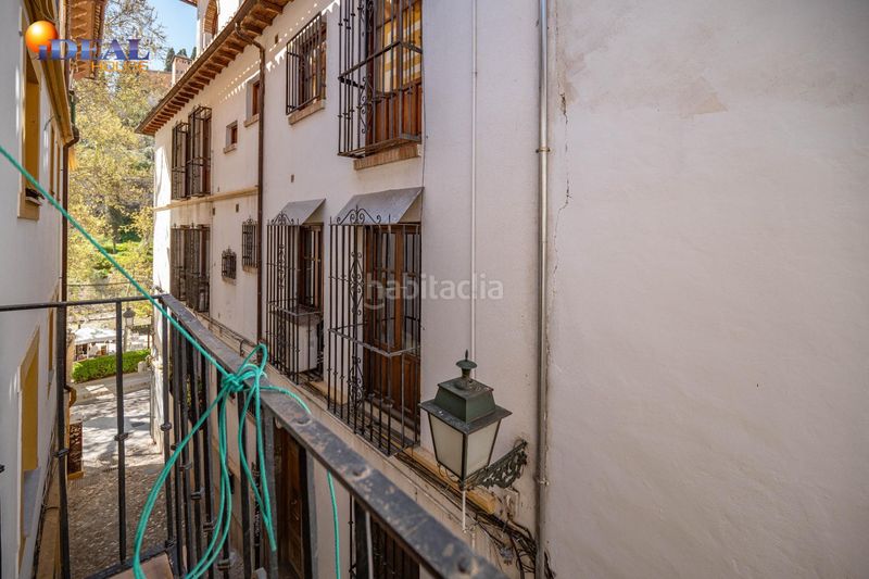 Foto 982df1d3-c36a-4d19-bd5b-24d2d47f9fdd. Edificio en calle calle gumiel de san pedro 4 edificio morisco del siglo xvi en el paseo de los tristes con vistas a la alhambra en Granada