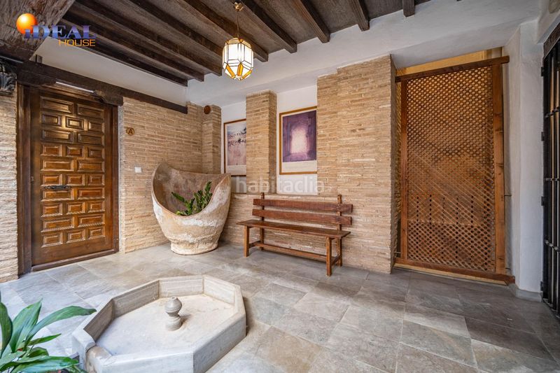 Foto a02634d0-ff63-48f5-a70e-c432e0778288. Edificio en calle calle gumiel de san pedro 4 edificio morisco del siglo xvi en el paseo de los tristes con vistas a la alhambra en Granada