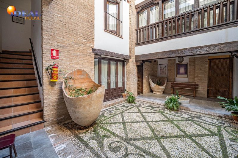 Foto a55c5849-2cda-42f3-9411-3deeb62039b5. Edificio en calle calle gumiel de san pedro 4 edificio morisco del siglo xvi en el paseo de los tristes con vistas a la alhambra en Granada