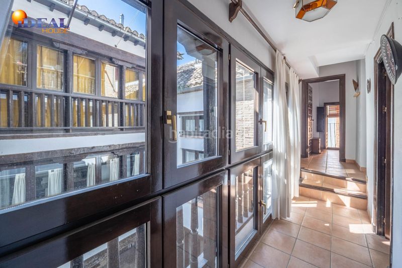 Foto b0e6d747-bf69-4bd3-bcf6-3a5e7ca93612. Edificio en calle calle gumiel de san pedro 4 edificio morisco del siglo xvi en el paseo de los tristes con vistas a la alhambra en Granada