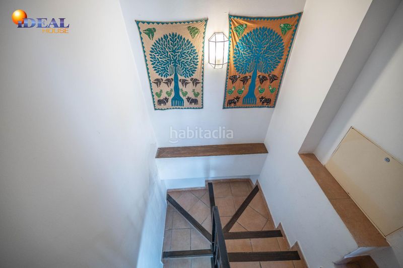 Foto b6330c2e-7c31-41f9-9f70-e3b2e80ff2be. Edificio en calle calle gumiel de san pedro 4 edificio morisco del siglo xvi en el paseo de los tristes con vistas a la alhambra en Granada