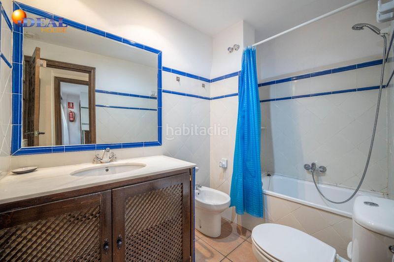 Foto ba8eb193-5dde-42fb-8ac0-a5f2281e7e7d. Edificio en calle calle gumiel de san pedro 4 edificio morisco del siglo xvi en el paseo de los tristes con vistas a la alhambra en Granada