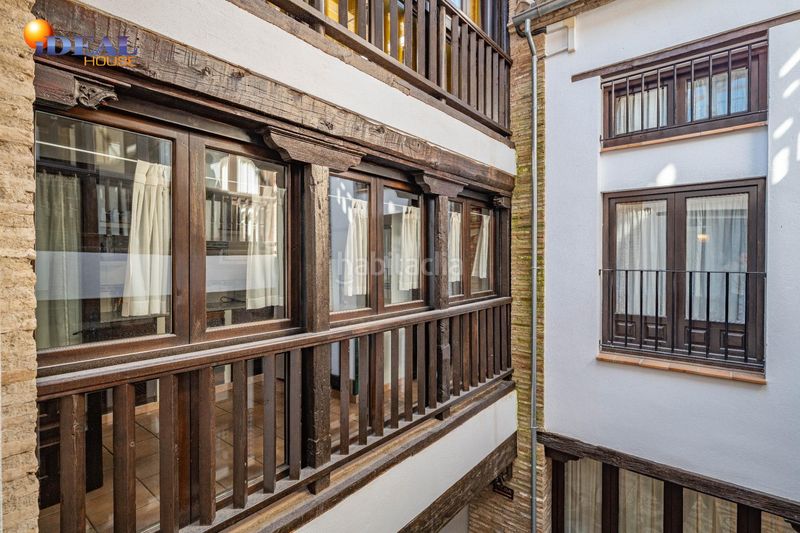 Foto d778e098-2606-4ccb-b29c-09aa1f743ab0. Edificio en calle calle gumiel de san pedro 4 edificio morisco del siglo xvi en el paseo de los tristes con vistas a la alhambra en Granada