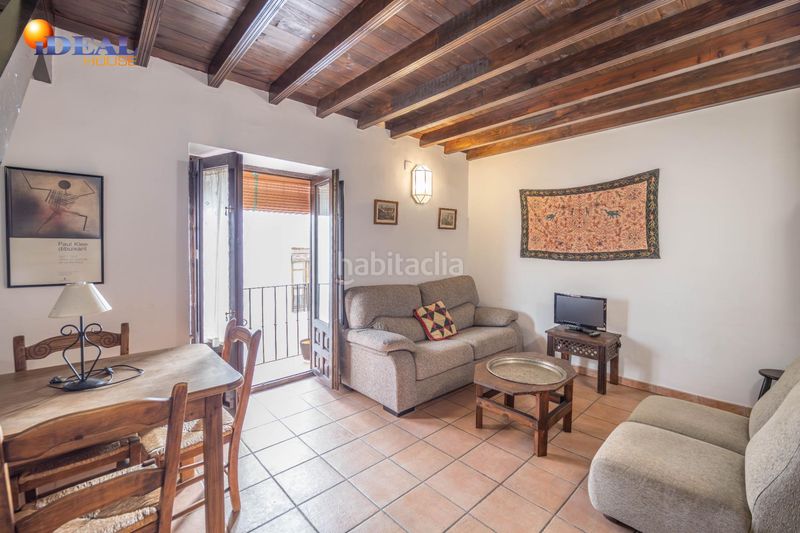 Foto f8c2065e-6d20-45e1-8de9-df05cfc2170b. Edificio en calle calle gumiel de san pedro 4 edificio morisco del siglo xvi en el paseo de los tristes con vistas a la alhambra en Granada