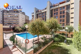 Pis a Calle pdta jose fernandez mtnez 6. Piso en urbanización privada en parque almunia con 3 habitacione