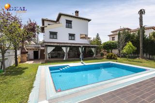 Xalet  Calle cúllar vega. Chalet independiente en los altos de la zubia  exclusividad, vis