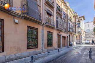 Aparcament cotxe  Calle ancha de la virgen. Garaje y trastero en el corazón de granada