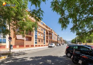 Flat  Avenida madrid. A pocos metros de la parada de metro juncaril