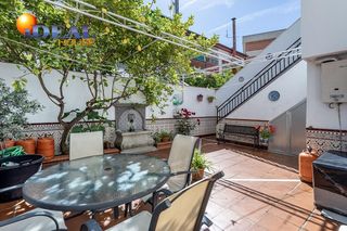 Reihenhaus  Calle la redonda 41. Casa adosada con cochera y patio en pinos puente