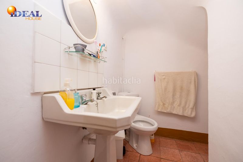 Foto 0f329c4e-3ebd-4f92-93ef-3b532ff071ea. Casa aparellada a Lanjarón