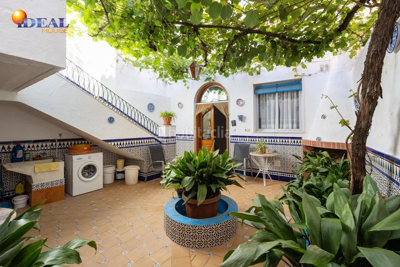 Foto cd796144-ef0b-4d1e-9347-1ecafd82744a. Casa aparellada a Lanjarón