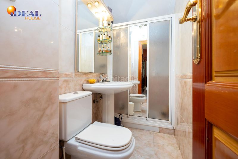 Foto e51f1f2d-c084-4381-9dd2-2875095f631e. Casa aparellada a Lanjarón