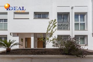 Casa adossada  Calle campanario. La casa que estabas esperando en cájar!