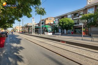 Piso en Poniente. Piso en armilla al lado de la parada de metro!