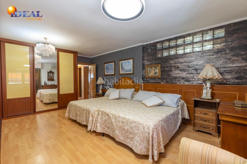 Foto 4f18a6fa-013b-4df9-afff-9c4b09f7f09a. Casa adossada amb calefacció aparcament a Avda. De los Ogíjares Armilla