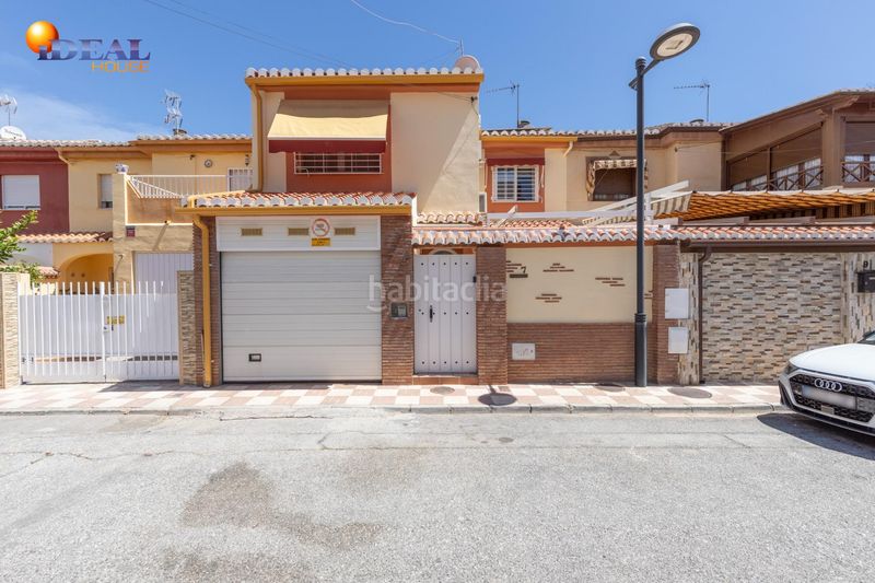 Foto a1d3d752-f967-408a-9cb1-ca572c309268. Casa adossada amb calefacció aparcament a Avda. De los Ogíjares Armilla