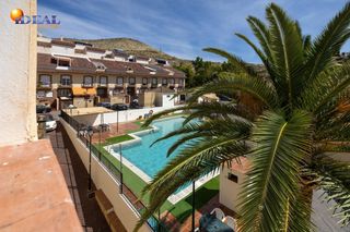 Casa aparellada a Cenes de la Vega. Bonita pareada con piscina comunitaria