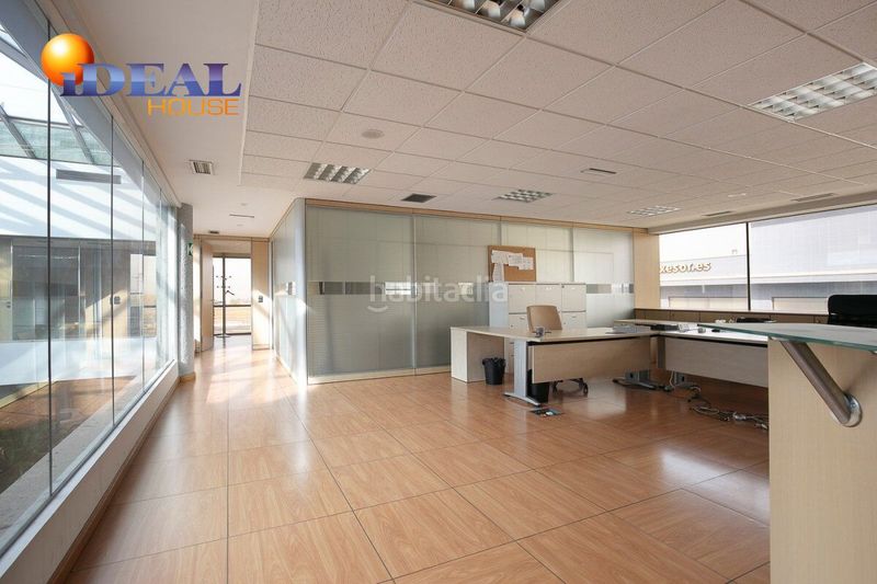 Foto dad88c8e-9419-4c5f-abfa-74268669d552. Edifici a Campus de la Salud Armilla